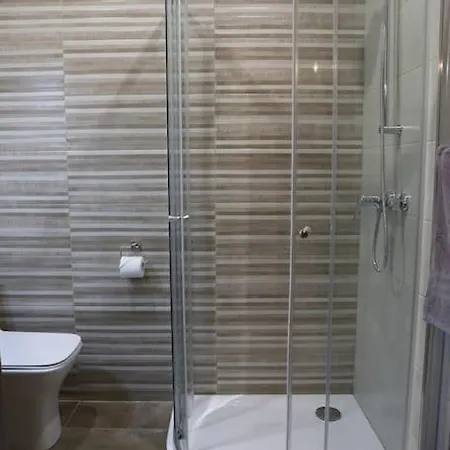 Spacious 3 Bedroom Near Bus Terminus Apartment