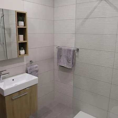 Spacious 3 Bedroom Near Bus Terminus Apartment St. Paul's Bay