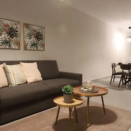 Appartamento Spacious 3 Bedroom Near Bus Terminus *